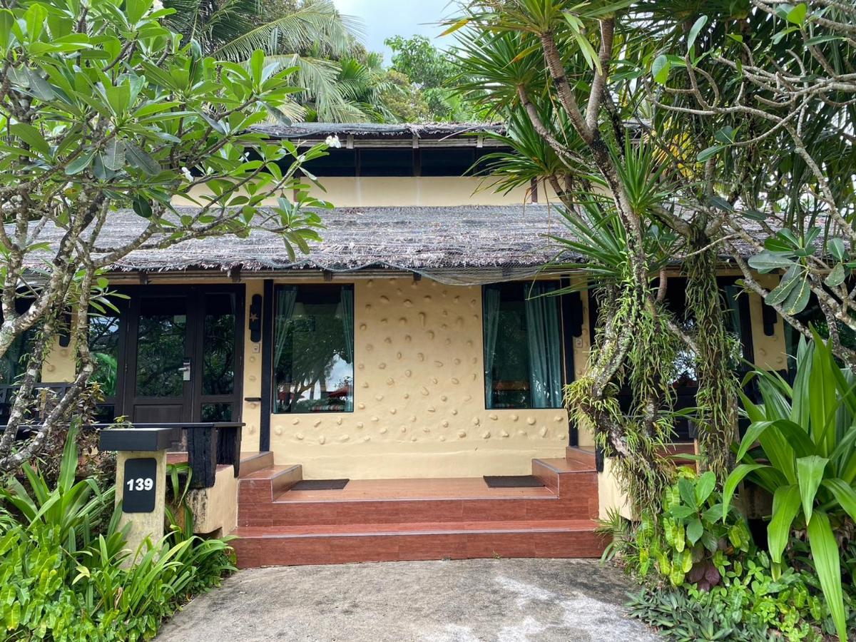 Deluxe Ocean Facing View Cabana