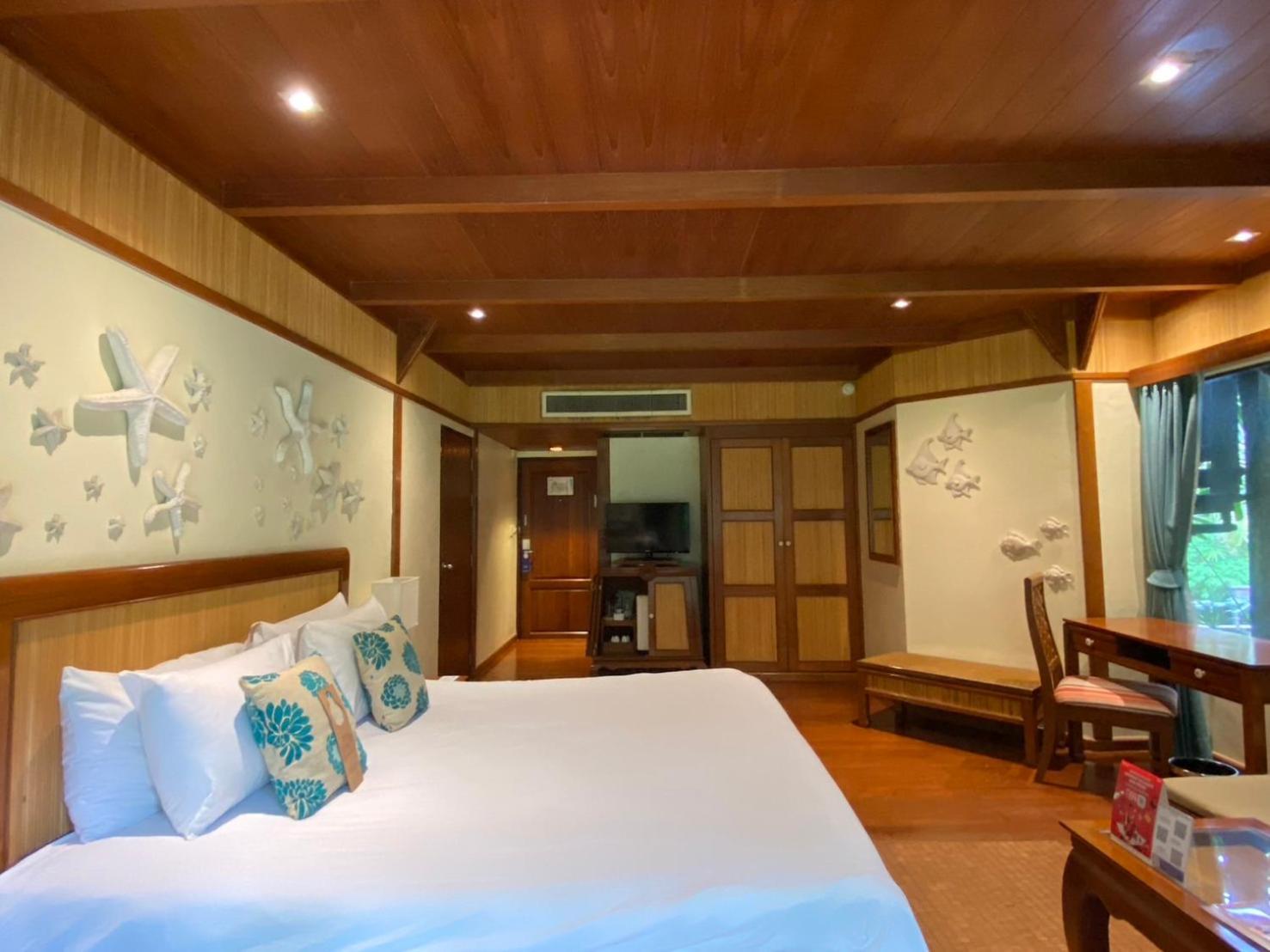 Deluxe Cabana