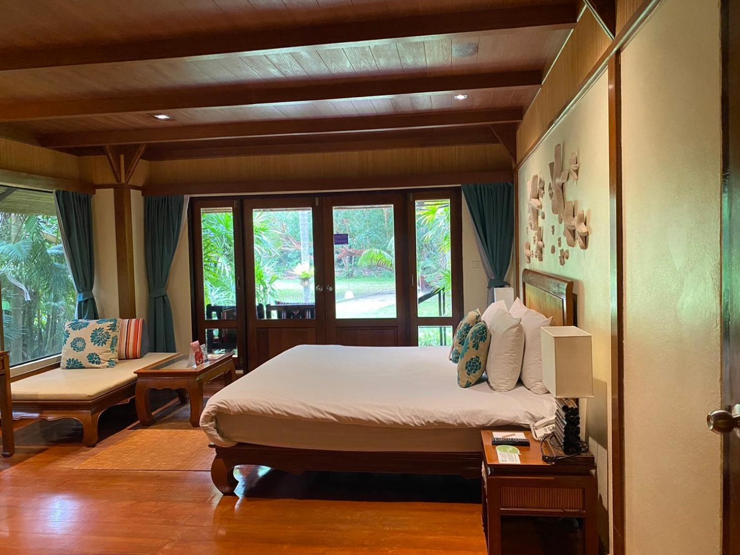 Deluxe Cabana
