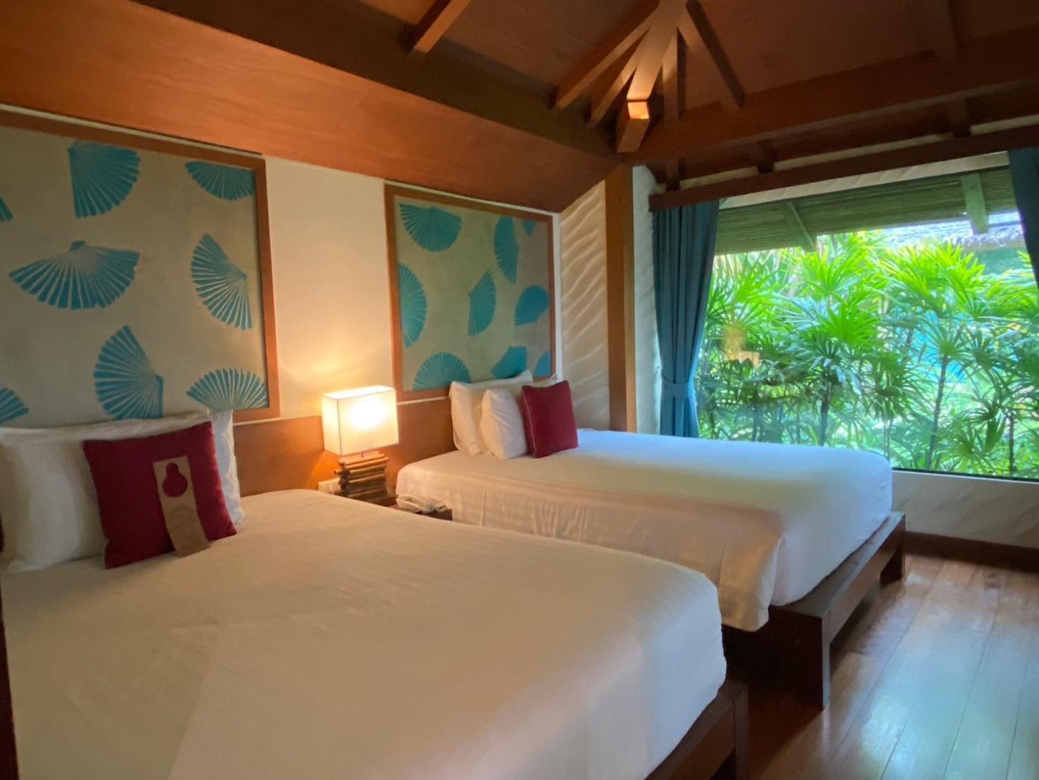 Deluxe Ocean Facing View Cabana