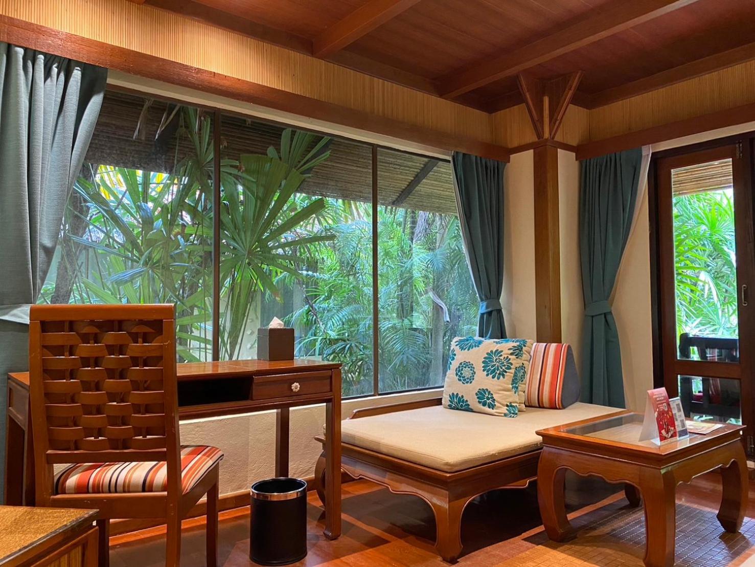 Deluxe Cabana