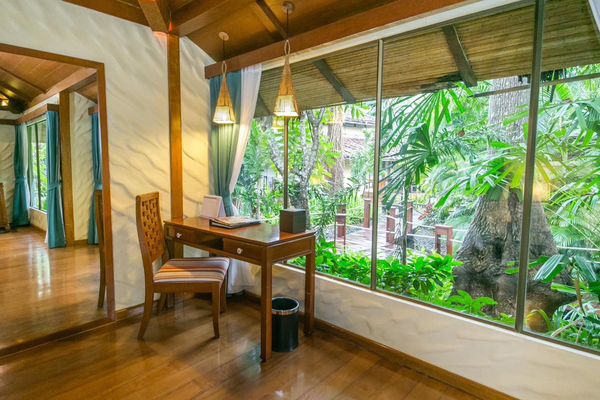 Premium Deluxe Cabana